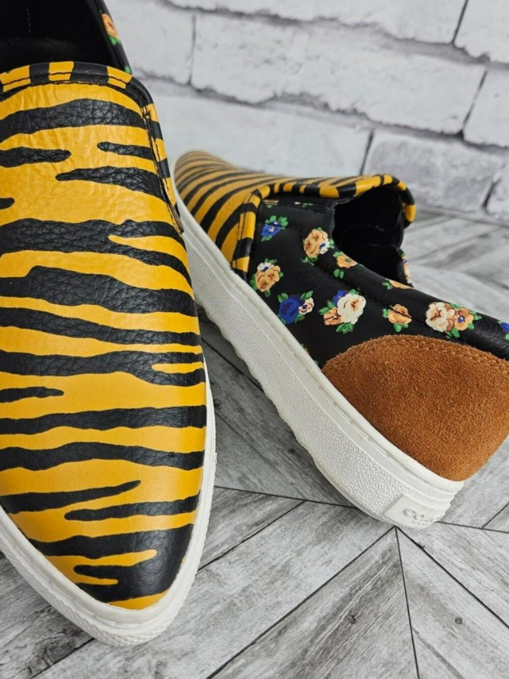 COACH Womens Floral Tiger Stripe Slip-On Sneakers 7 B Shoes Pointed Toe Artsy